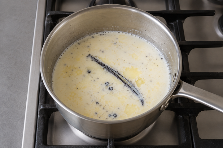 Scaldare il latte alla vaniglia